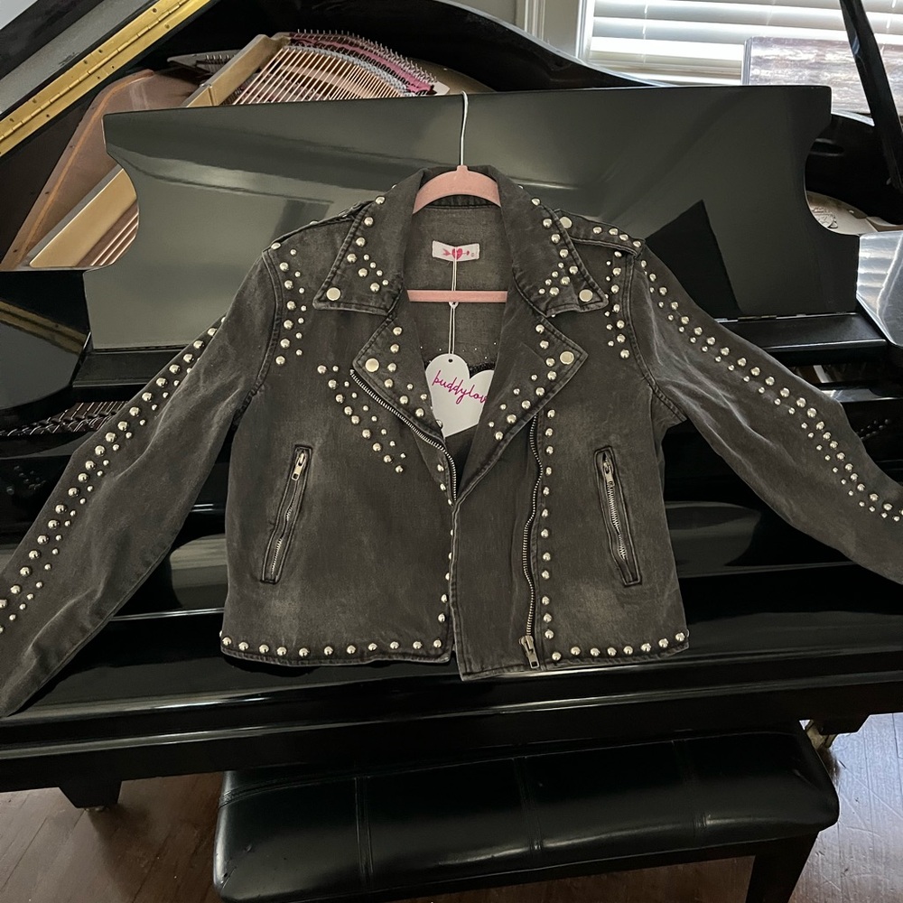 Buddy Love, Start studded jean jacket